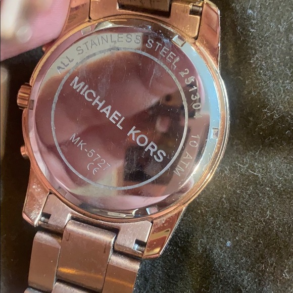 Authentic Michael Kors Watch - ROSE GOLD - Picture 4 of 4